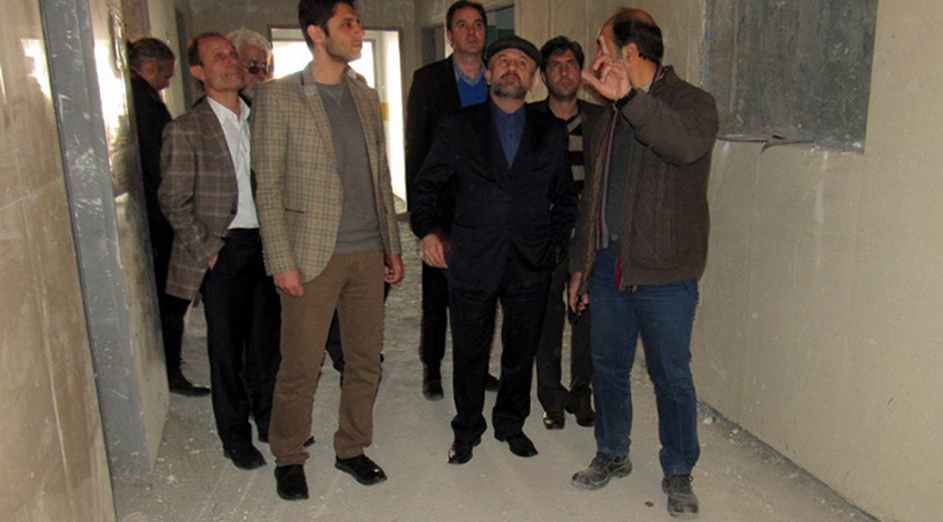 معاون وزیر راه از پروژه بیمارستان ۹۴ تخت خوابی قرچک بازدید کرد