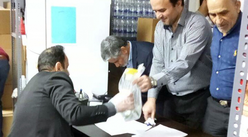 توزیع بسته های بهداشتی پیشگیری از کرونا در سازمان مدیریت تهران