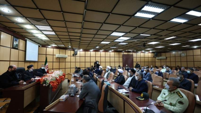 دولت مصمم است در توزیع امکانات، سرانه جمعیت و ظرفیت‌های شهرستان‌ها را در نظر بگیرد/ گره‌گشایی از مشکلات مردم وظیفه مسئولان است