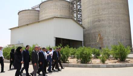 بازدید رییس سازمان مدیریت و برنامه ریزی استان تهران از مرکز نگهداری گندم و کارخانه آرد ورامین